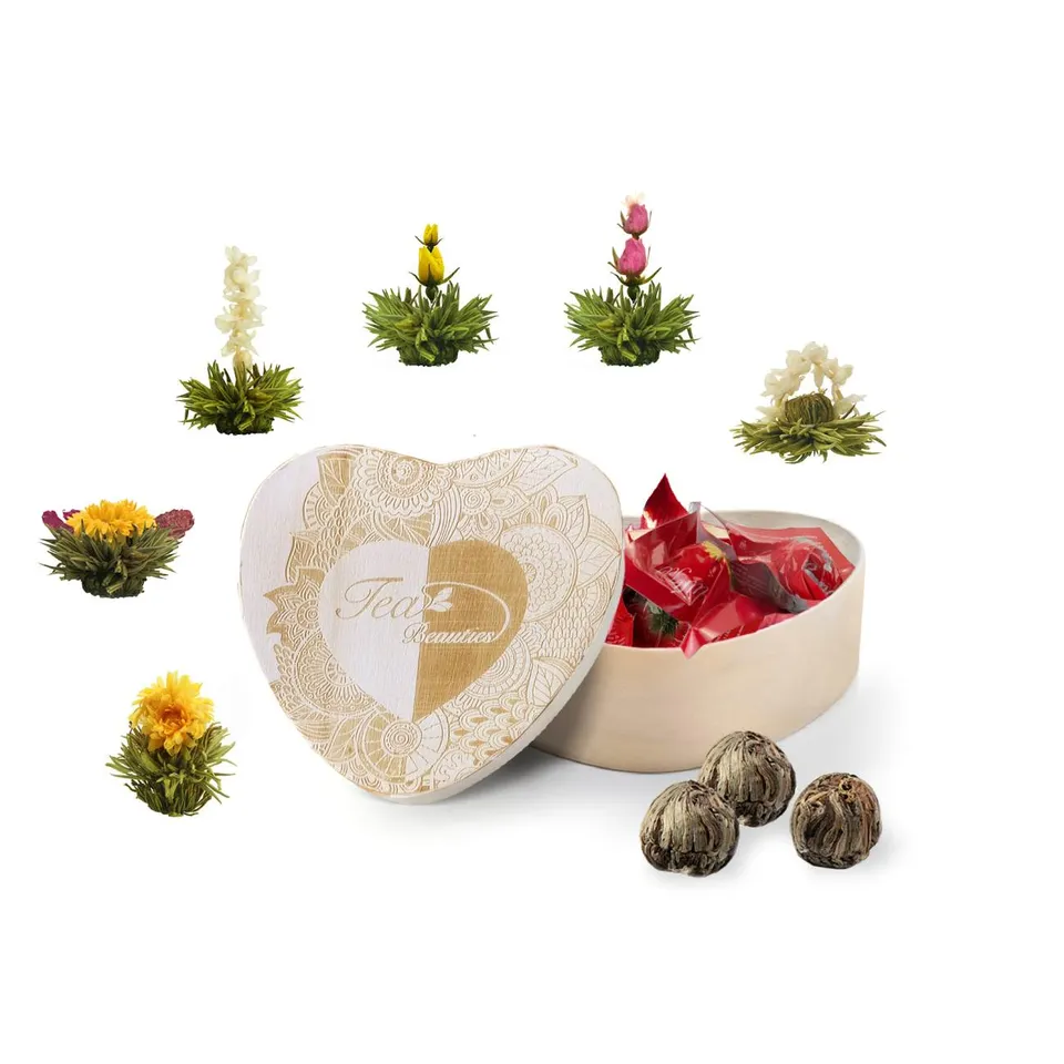 creano-erbl-htee-wei-er-tee-teeblumen-6er-herzbox image 1